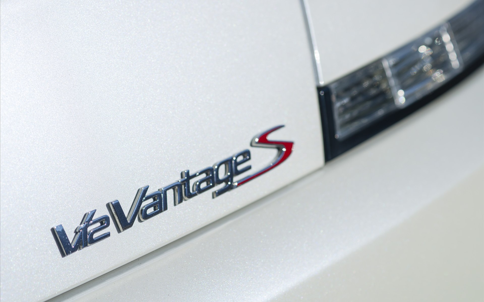 Aston Martin V12 Vantage S 2014